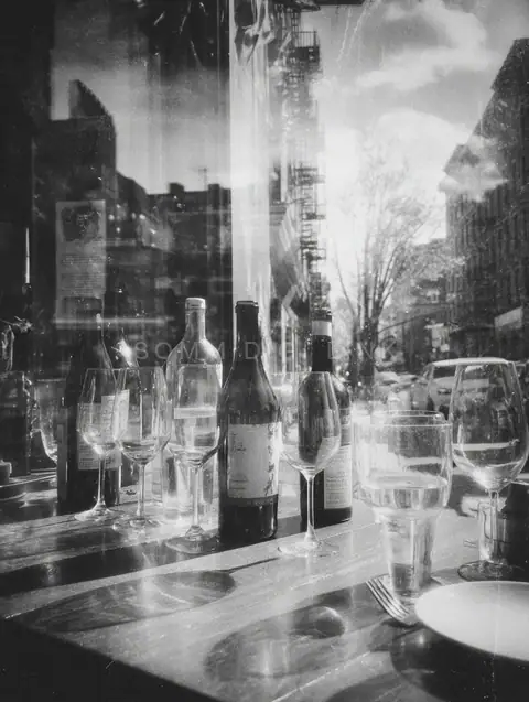 Bar table, city exposure